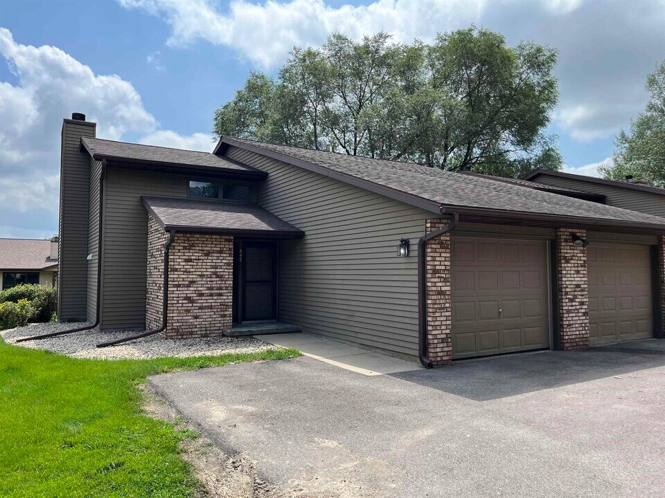 844 Hemlock Dr in Verona, WI - Building Photo
