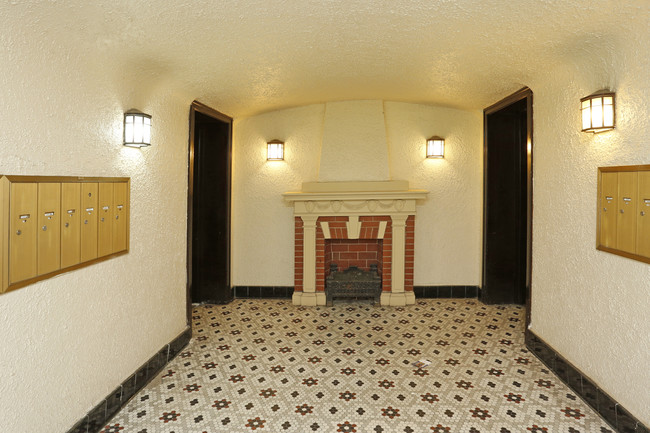 996-1012 Main St in Evanston, IL - Building Photo - Lobby