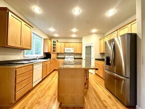 2117 NE 24th St in Renton, WA - Building Photo - Building Photo