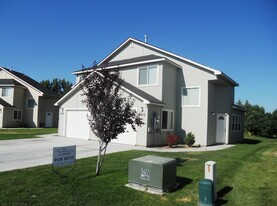 4922 Sir James Ave in Caldwell, ID - Building Photo