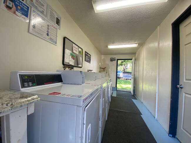 1700 Blankenship Rd in West Linn, OR - Building Photo - Building Photo