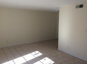 1729 Wooten Park Dr, Unit 102 in Austin, TX - Building Photo - Building Photo