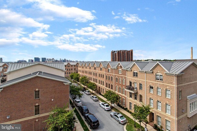 2772 Lighthouse Point E-Unit -413 in Baltimore, MD - Foto de edificio - Building Photo