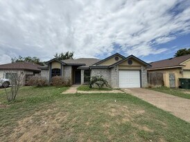 1208 N Oakmont Loop in Laredo, TX - Building Photo