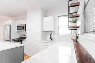 2 Elbow St, Unit 1 in Boston, MA - Foto de edificio - Building Photo