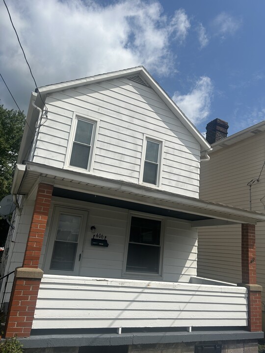 406 Lehmer St in Latrobe, PA - Building Photo