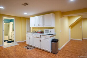 41063 Millbrook Dr in Sterling Heights, MI - Foto de edificio - Building Photo