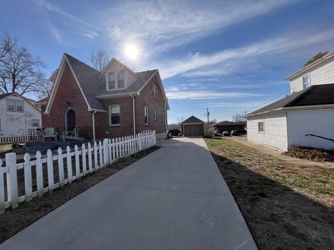 1106 E 3rd St in Washington, MO - Building Photo - Building Photo