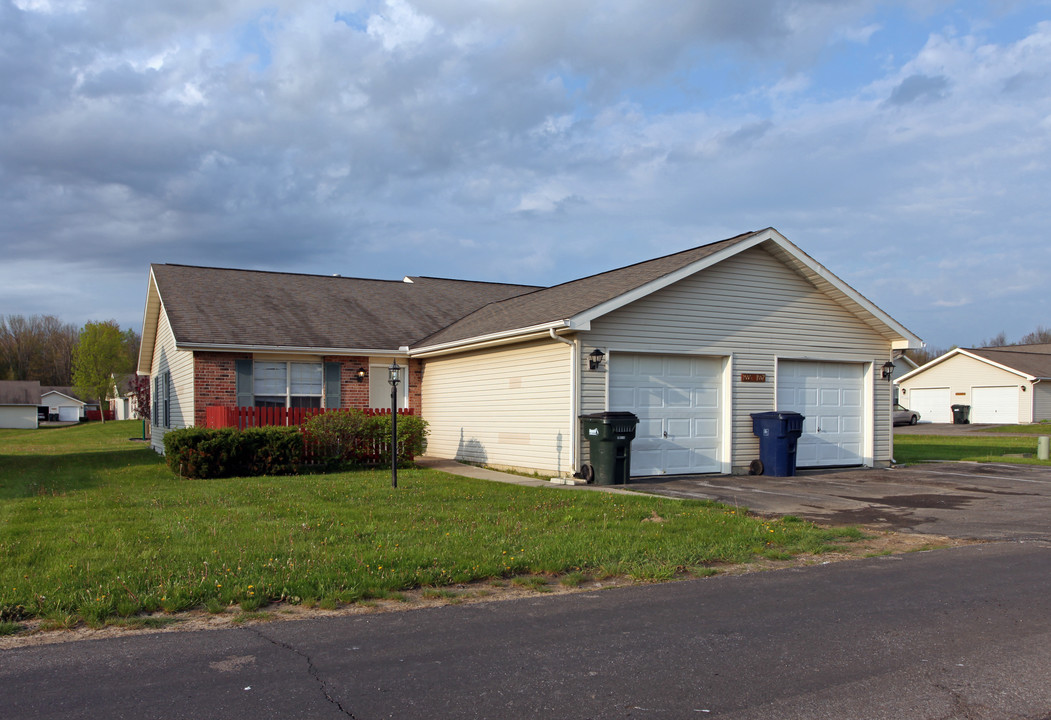 Landings at Walker Lake in Mansfield, OH - Building Photo