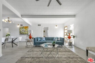 547 N Farrell Dr in Palm Springs, CA - Building Photo - Building Photo