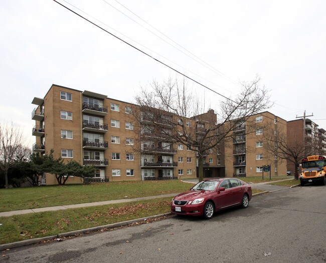 34 Dixington Cres in Toronto, ON - Building Photo - Building Photo