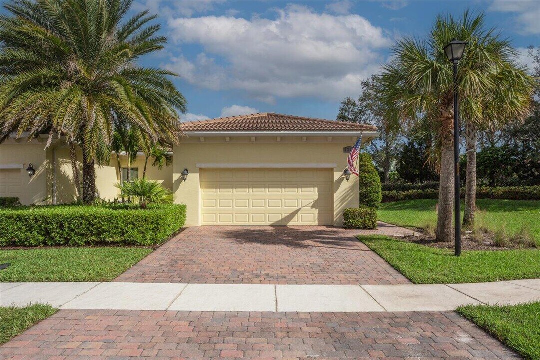 17132 SW Ambrose Way in Port St. Lucie, FL - Building Photo