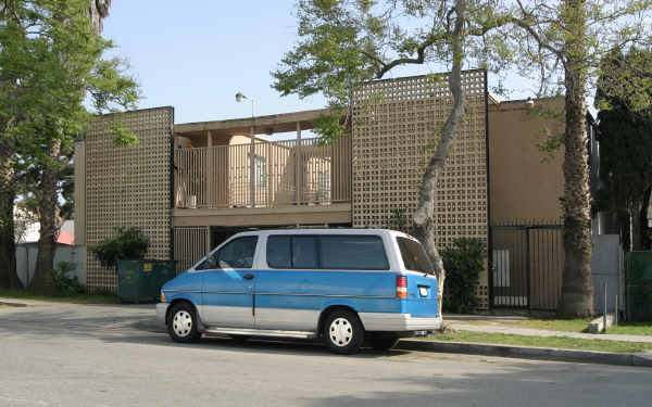 30 W 49th St in Long Beach, CA - Foto de edificio - Building Photo