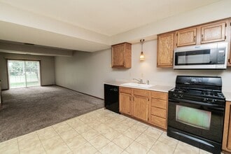 1975 Laura Ln in Chesterton, IN - Building Photo - Building Photo