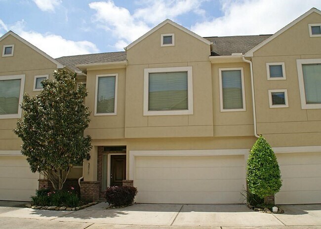 property at 3815 Center Plaza Dr