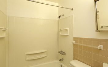 Kensington Ridge Apartments in Middletown, OH - Building Photo - Interior Photo