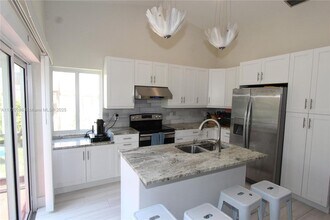 6131 Manchester Ln in Davie, FL - Building Photo - Building Photo