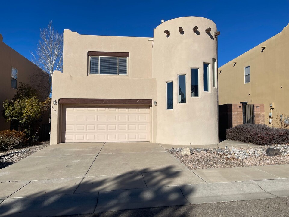 7323 Via Contenta NE in Albuquerque, NM - Building Photo