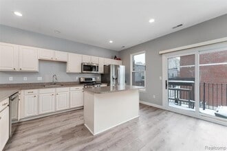 7609 Woodward Ave, Unit 1603 in Detroit, MI - Building Photo - Building Photo