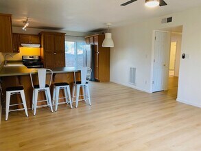 5085 N Wishon Ave in Fresno, CA - Foto de edificio - Building Photo