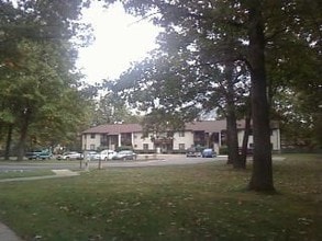 Lakewood in Saranac, MI - Foto de edificio - Building Photo