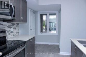 305 Eldorado Private in Ottawa, ON - Building Photo - Building Photo