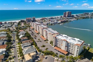 17717 Gulf Blvd in Redington Shores, FL - Building Photo