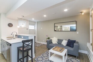 8017R Winston Rd in Philadelphia, PA - Building Photo