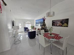 7635 NW 181st St in Hialeah, FL - Building Photo - Building Photo