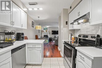 1073 Gabriel Pl in Burlington, ON - Building Photo - Building Photo