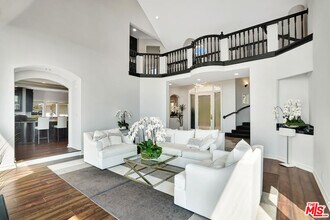 3000 Sequit Dr in Malibu, CA - Building Photo - Building Photo