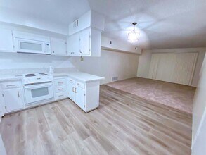 1915 Wildwood Way, Unit #2 in Roseville, CA - Building Photo - Building Photo