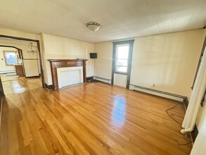 2 Hammond Ct, Unit 1 in Quincy, MA - Building Photo - Building Photo