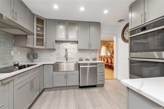 7 Henry St in Great Neck, NY - Building Photo - Building Photo