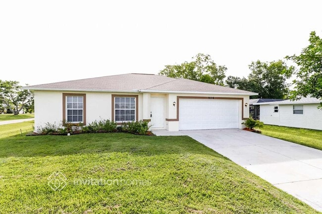property at 904 NE 5th Pl