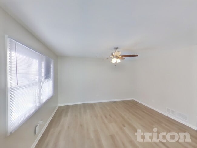 24882 W Forest Dr in Lake Villa, IL - Foto de edificio - Building Photo