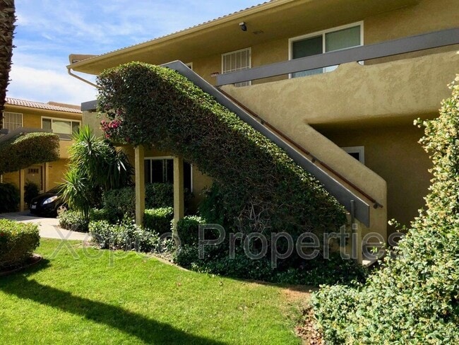 1950 S Palm Canyon Dr in Palm Springs, CA - Foto de edificio - Building Photo