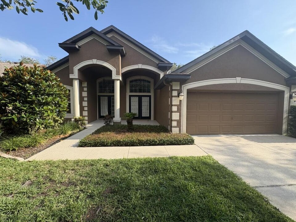 6117 Whimbrelwood Dr in Lithia, FL - Building Photo