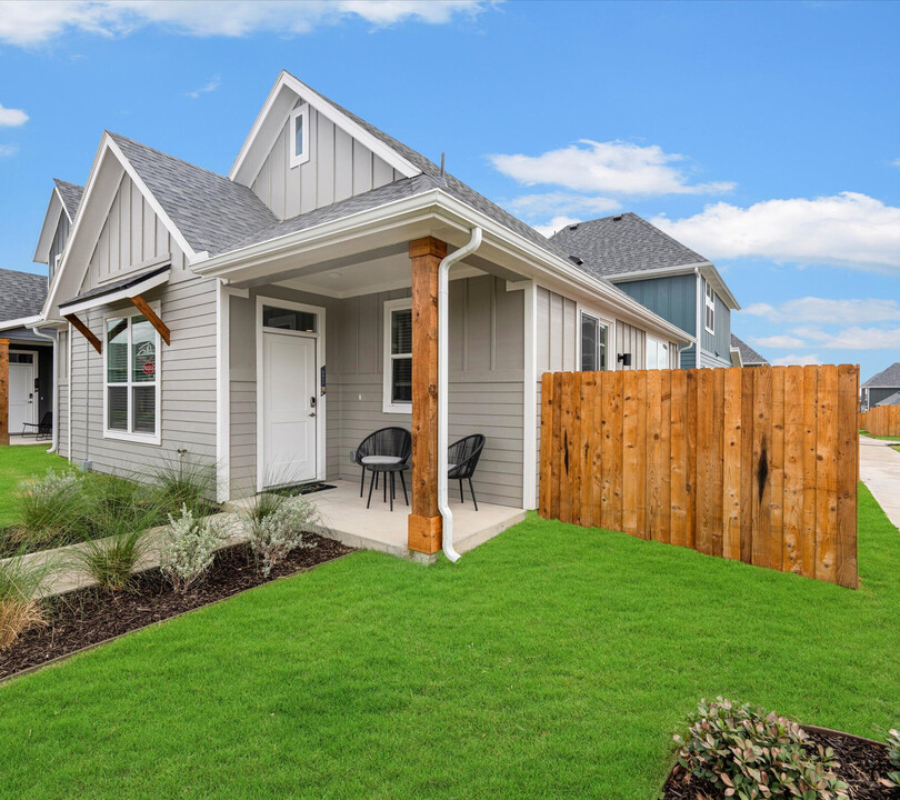 Chapel Creek Cottages in Fort Worth, TX - Building Photo