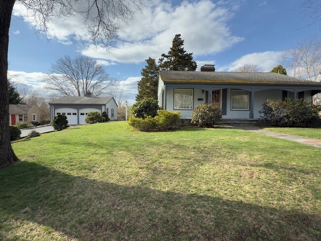 38 Highland St in Dartmouth, MA - Building Photo - Building Photo