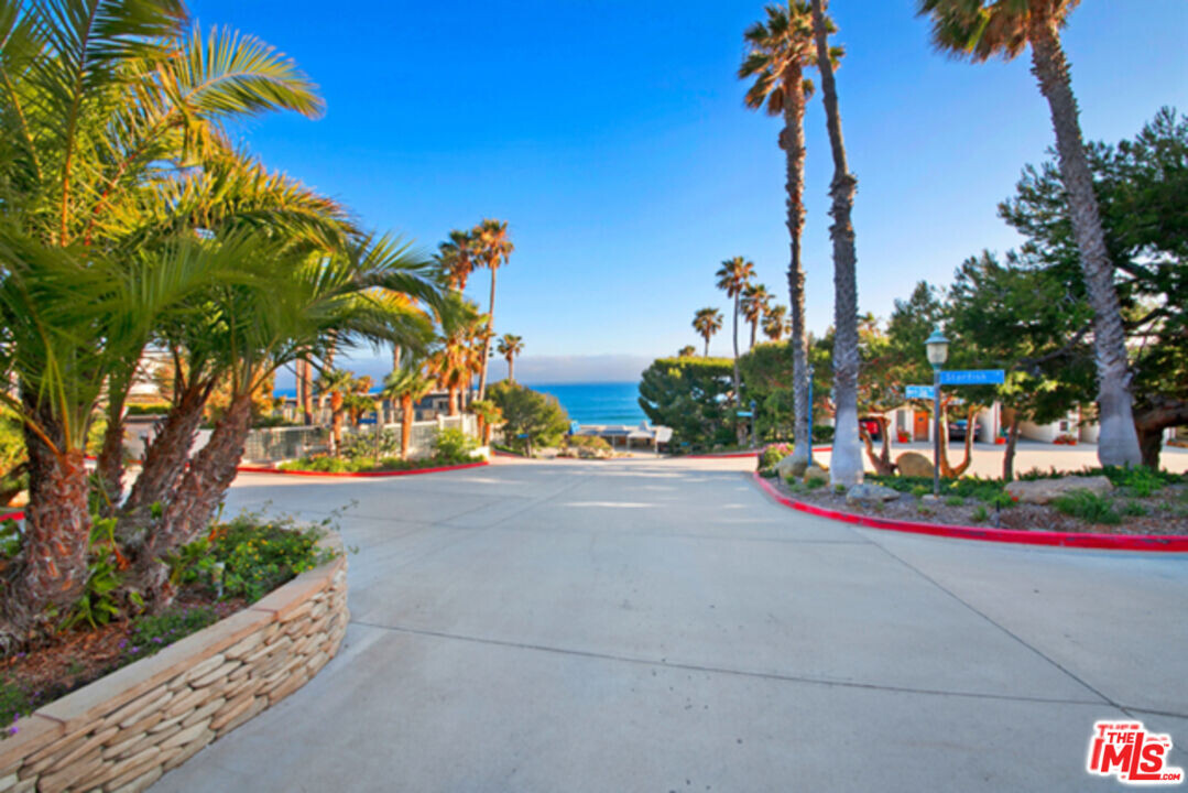 11850 Coral Reef Ln in Malibu, CA - Building Photo