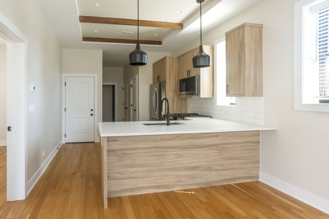 4954 N Oakley Ave, Unit 3 in Chicago, IL - Building Photo