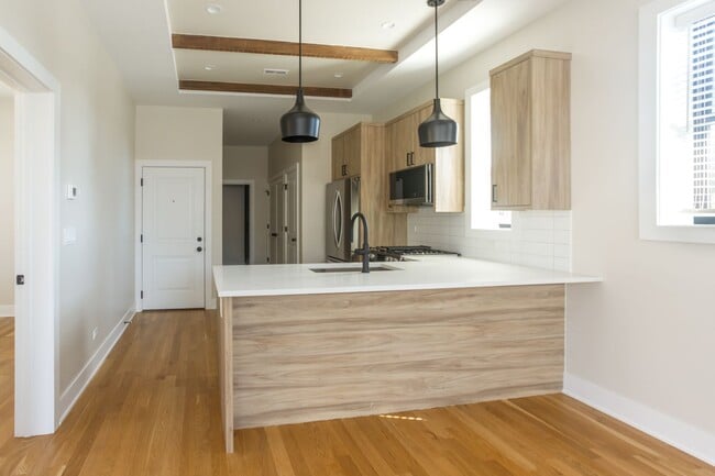 4954 N Oakley Ave, Unit 3