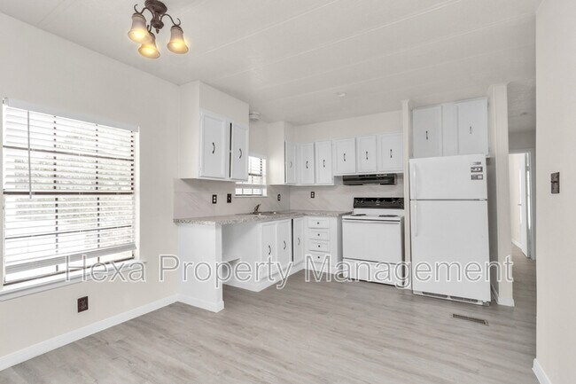 2511 Farm to Market 646 Rd N in Santa Fe, TX - Building Photo - Building Photo