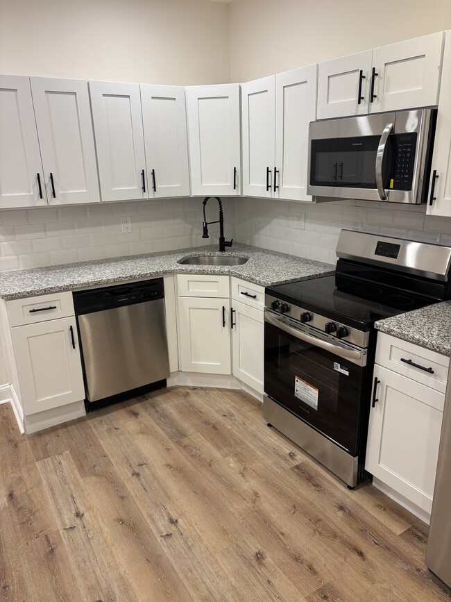 137 W Washington Ln, Unit 1 in Philadelphia, PA - Building Photo - Building Photo