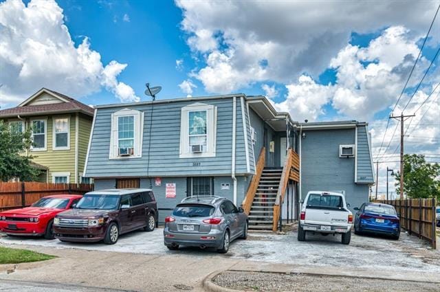 1037 E Tucker St in Fort Worth, TX - Building Photo