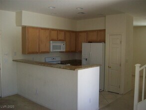 7960 Violet Dawn St in Las Vegas, NV - Building Photo - Building Photo