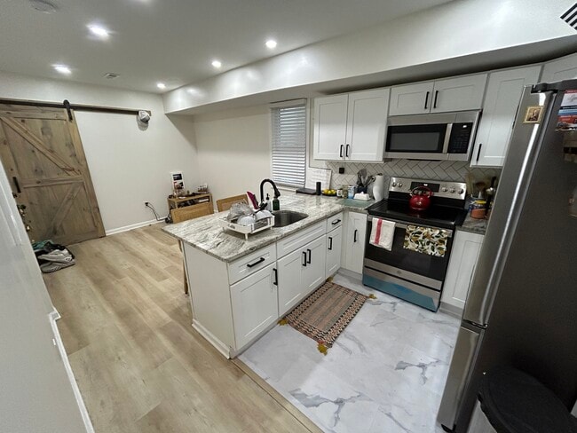 3104 Richmond St, Unit 2
