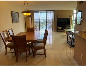 2500 NE 135th St in North Miami, FL - Building Photo - Building Photo