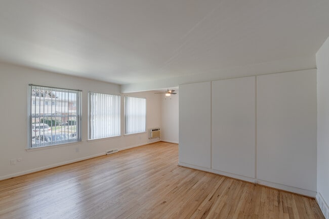 Elmsleigh Apartments in Royal Oak, MI - Foto de edificio - Interior Photo